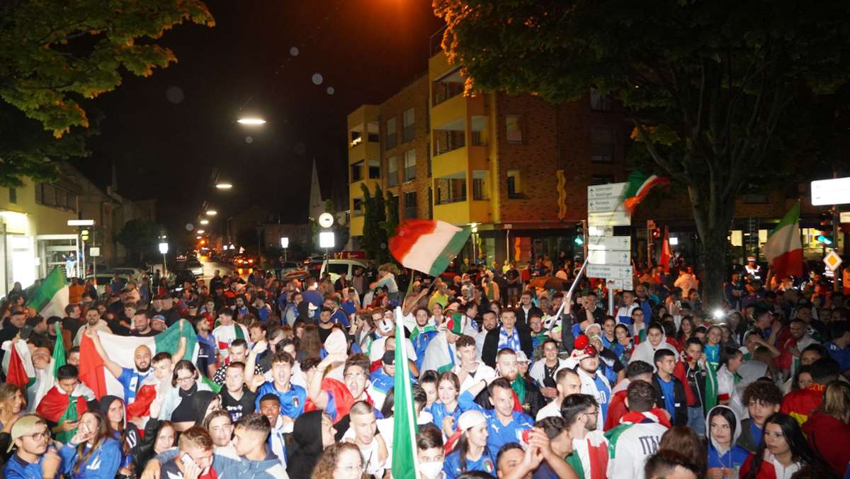  Aus der Fellbacher Stadtmitte wurde zur Europameisterschaft eine inoffizielle Partymeile. Italienische Fans lassen dort regelmäßig ihren Emotionen freien Lauf – einer von ihnen hat sich mit einer Bitte an die Redaktion gewandt. 