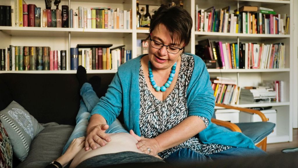 Notstand in der Wochenbettbetreuung: Warum Hebamme Monika Schmid seit 30 Jahren nicht aufgibt