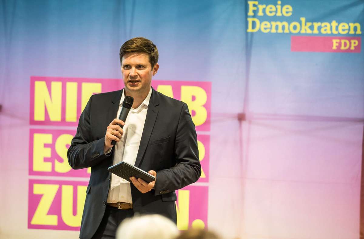Florian Toncar auf einer FDP-Veranstaltung im Juli 2021 in der Motorworld auf dem Flugfeld. Foto: Eibner-Pressefoto