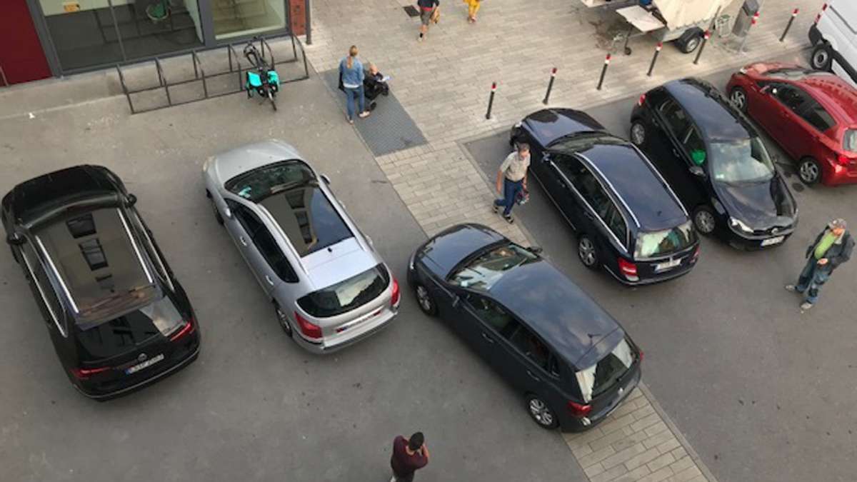 Ortsmitte in Stuttgart-Botnang: Die Wendefläche wird regelmäßig zugeparkt