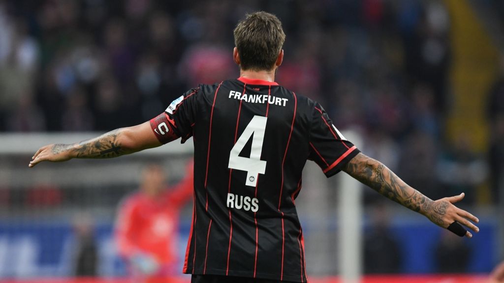 Eintracht Frankfurt: Russ schießt Eigentor