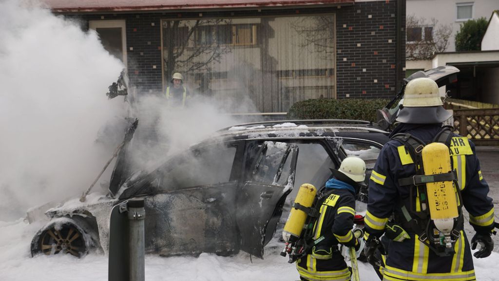 Deizisau: Mercedes fängt plötzlich an zu brennen