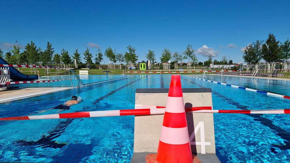 Freibadöffnung in Fellbach: Schwimmer fühlen sich wie Geburtstagskinder