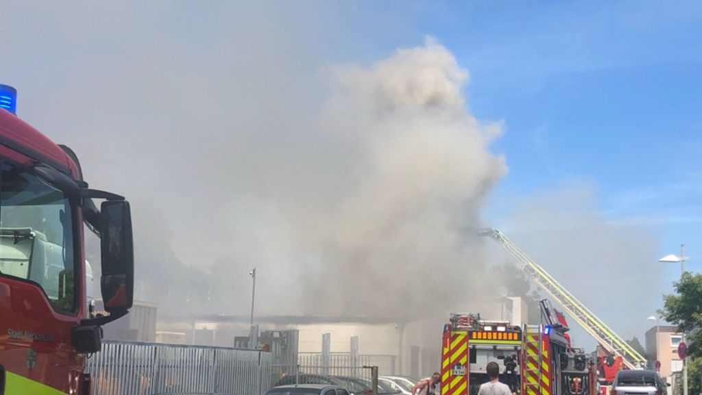 Großbrand in Neckarsulm: Zwei Firmen in Flammen - mindestens 500.000 Euro Schaden