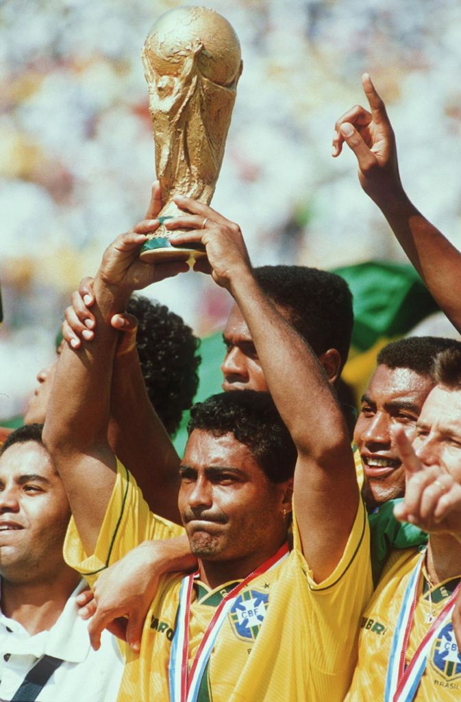 23. Romario führte Brasilien zum WM-Titel 194 in den USA – es hieß, er steht nur rum und macht nichts. Schoss am Ende aber praktisch immer das entscheidende Tor.