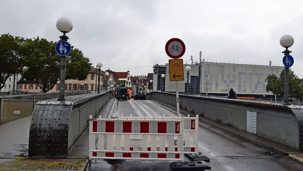 Bad Cannstatt: Wilhelmsbrücke gesperrt – Chaos auf Ausweichstrecken