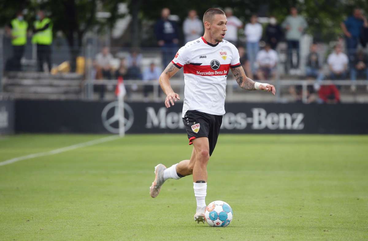 Darko Churlinov (21) durfte im Juni mit der Auswahl Nordmazedoniens auf der großen EM-Bühne auftreten – und will diesen Rückenwind nun auch beim VfB nutzen. Bislang ist er in Stuttgart über die Rolle des Ergänzungsspielers noch nicht hinausgekommen. Auf seinen ersten Startelfeinsatz in der Bundesliga wartet der frühere Kölner noch.