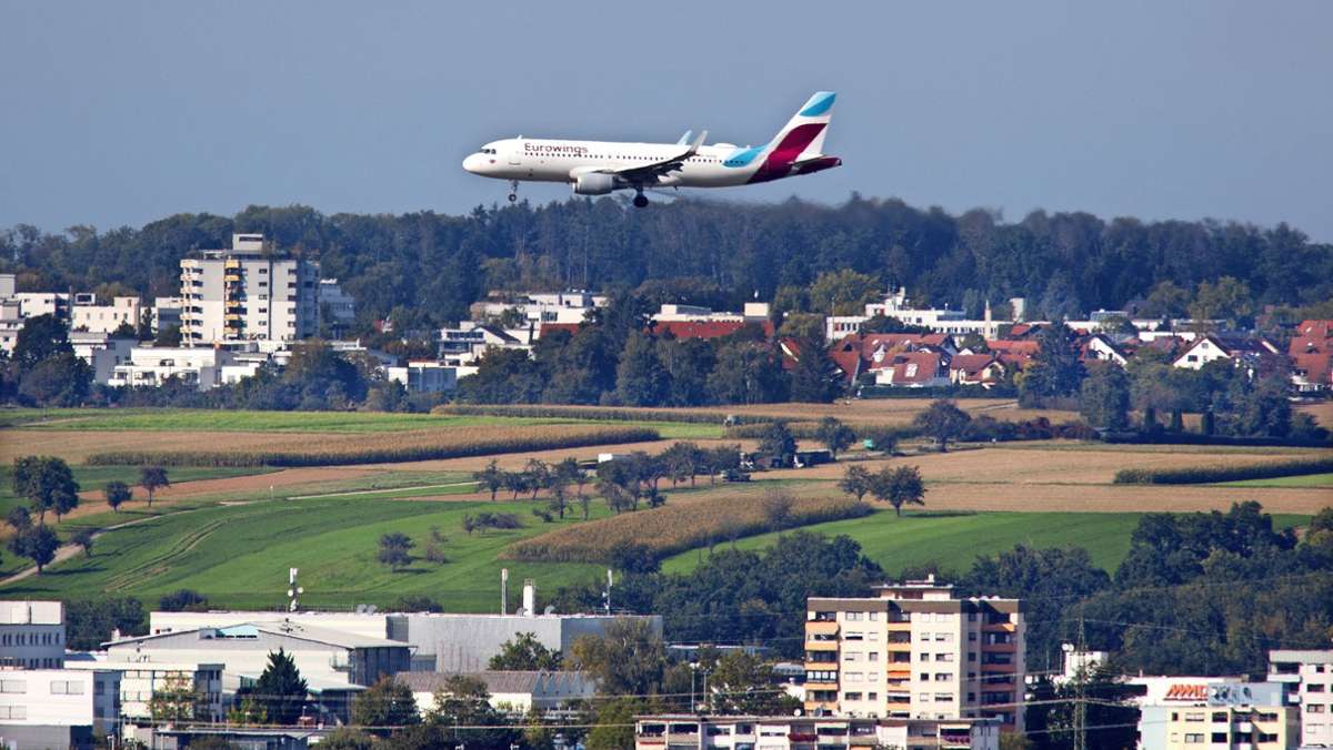  Die Expertise des Lärmschutzbeauftragten für den Flughafen wird in der Debatte um die neue Flugroute in Richtung Osten vermisst. Das sorgt für Verwunderung und für Kritik. 