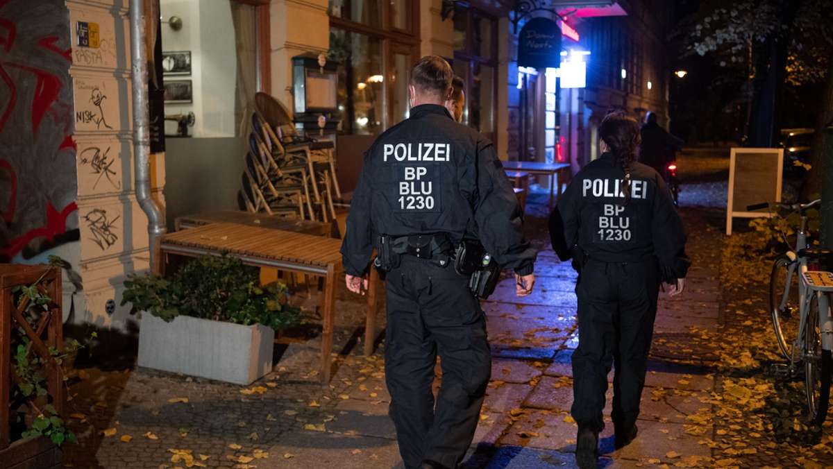 Coronapandemie in Deutschland: Hunderte Polizisten in Berlin bei Kontrollen im Einsatz
