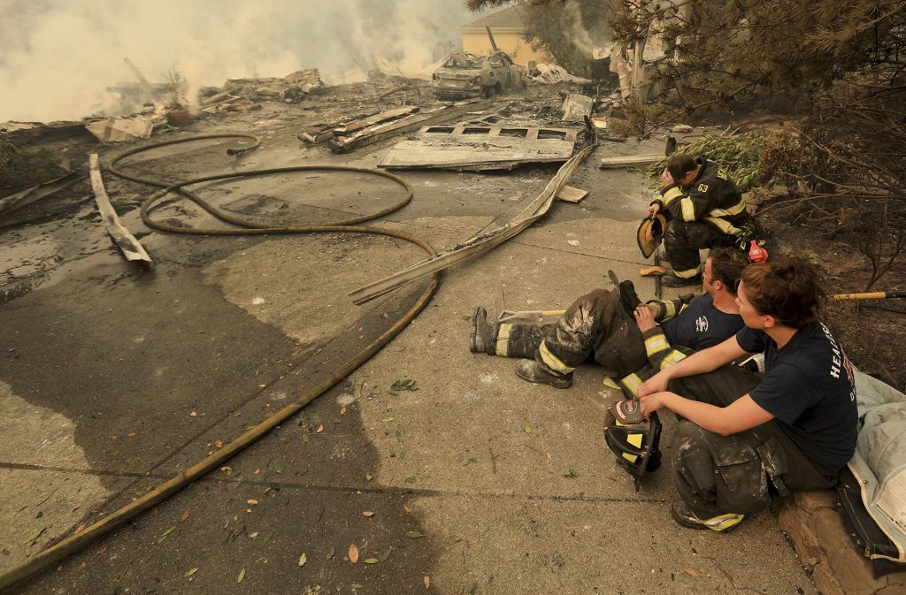 Mehr als 8000 Feuerwehrleute kämpften in der Region nördlich der Metropole San Francisco gegen zahlreiche große Buschbrände.