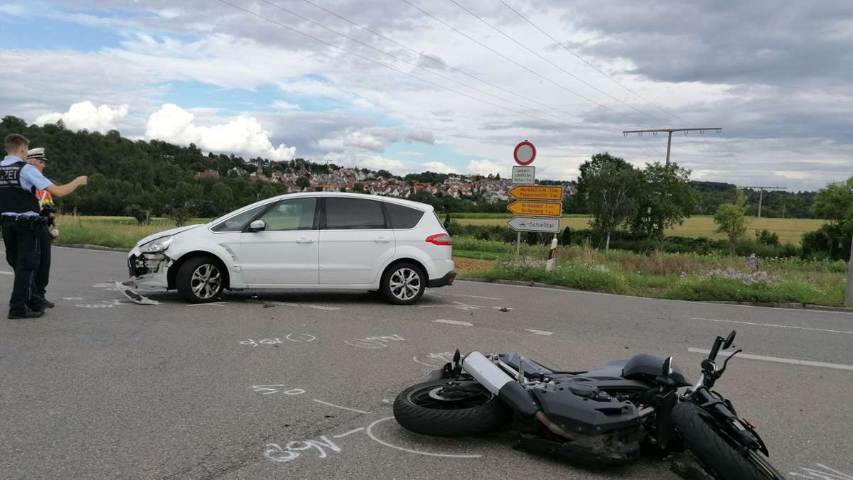 Unfall in Remseck am Neckar: Unfall mit Fahranfänger – Motorradfahrer schwer verletzt