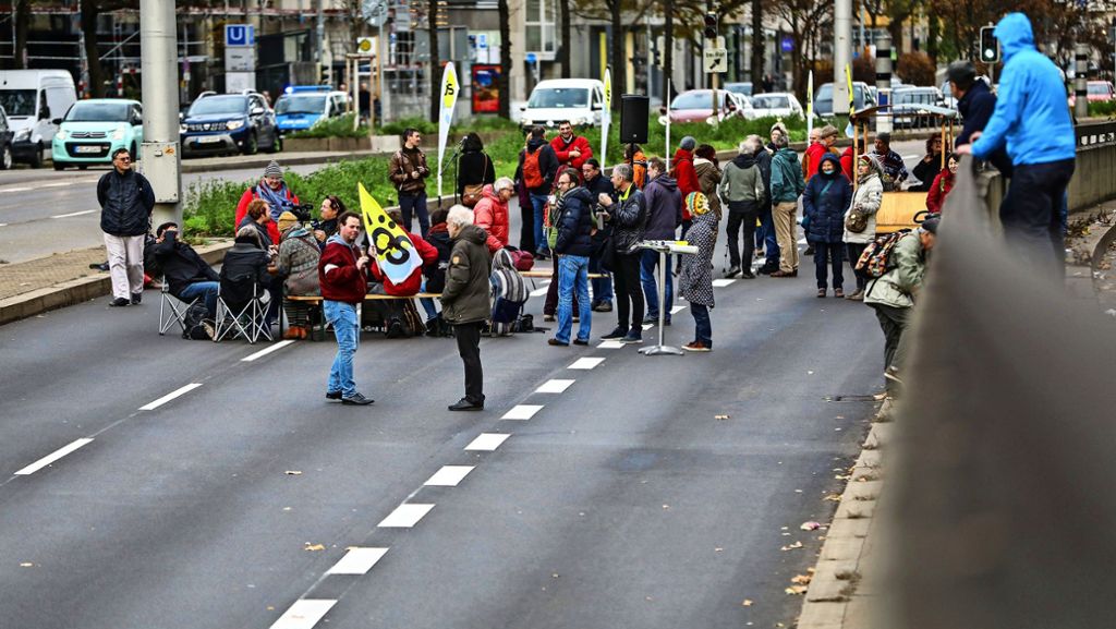 Demo in Stuttgart: B 14 zwei Stunden lang gesperrt für Protesttanzen im Tunnel