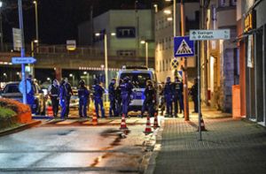 Die Polizei ist mit einem Großaufgebot in Plochingen in den frühen Morgenstunden eingetroffen. Foto: SDMG/ Kohls