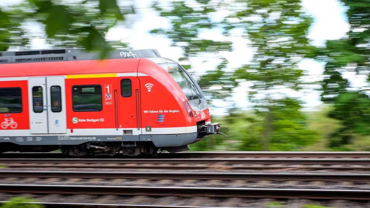  Die S-Bahn in der Region Stuttgart könnte von 2023 an mit 100 Prozent Ökostrom fahren. Der Regionalverband befürwortet die Umstellung, scheut aber den Aufpreis. 