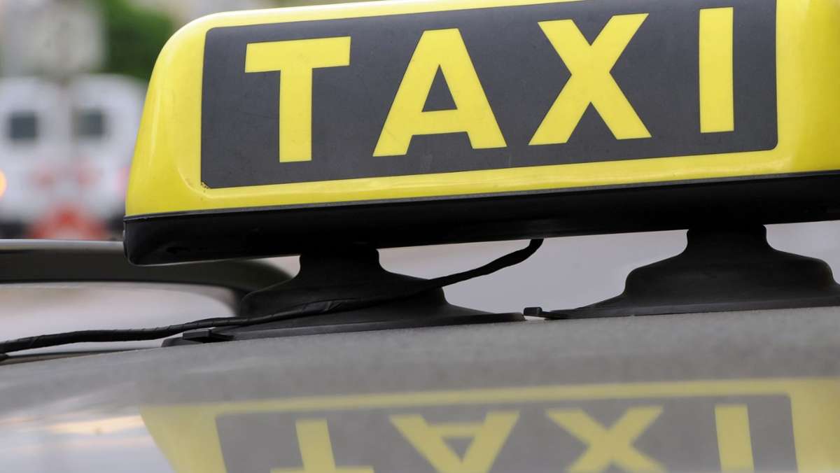 In Mannheim: Mann fährt mit fremdem Taxi davon –  ohne Führerschein