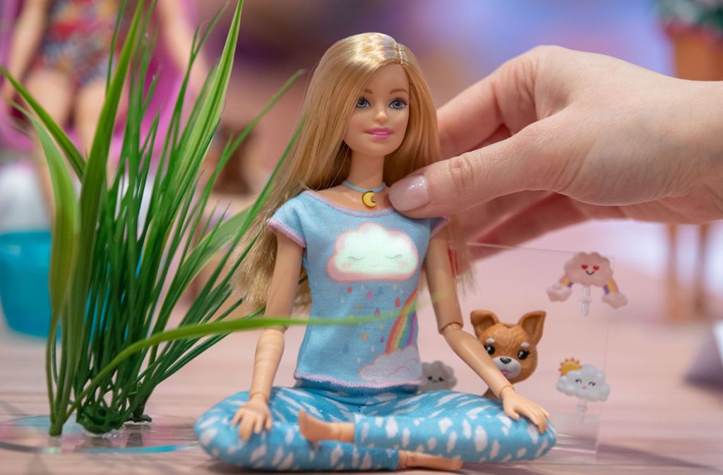Auch auf der Höhe des Zeitgeistes: Eine farbenfrohe Wellness und Meditations Barbie-Puppe auf der Spielwarenmesse in Nürnberg.