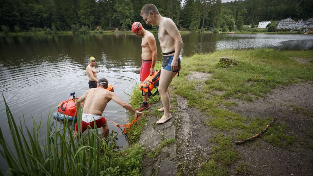  Wandern und Schwimmen in einem: Der Albverein bietet zum Tag des Wanderns 2021 eine ganz besondere Aktion an. Wir waren bei der Generalprobe am Ebnisee dabei. 