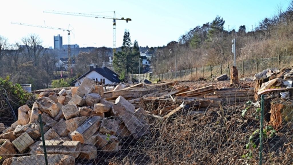  Nach dem ehemaligen Hotel ist auch die verlassene Villa am Dachswaldweg abgerissen worden, um Platz für neue Wohnprojekte zu schaffen. Auch am Knappenweg entstehen neue Wohnungen. 