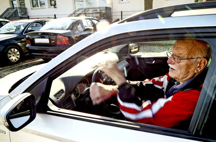 Der gehbehinderte Hartmut Oesterleaus Stuttgart: Warum ein 85-Jähriger sein Auto braucht