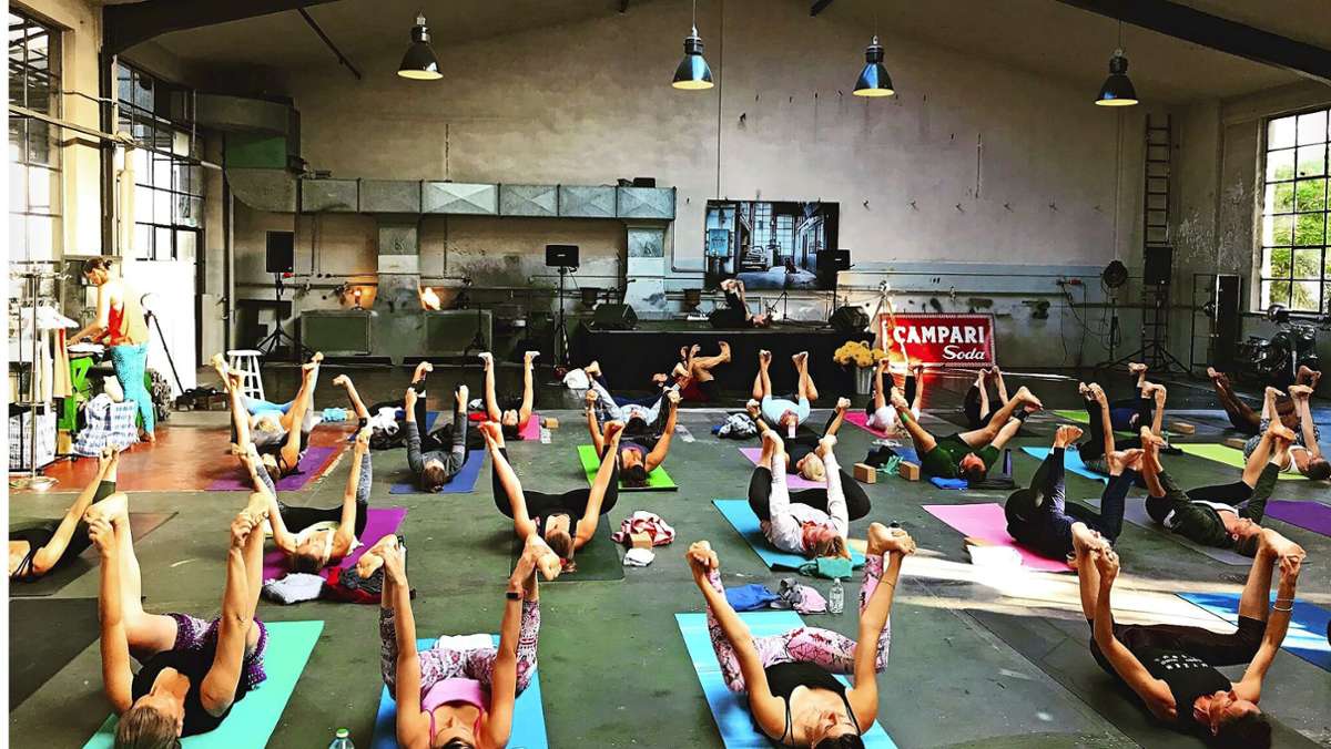  Susanne Esposito veranstaltet am Samstag, 4. September, in der Garage 229 im Stuttgarter Osten ein Benefiz-Yogafestival. Die Yogalehrerin folgt damit ihre Berufung: Authentisches Yoga in die Welt zu bringen und der Gesellschaft Gutes zu tun. 