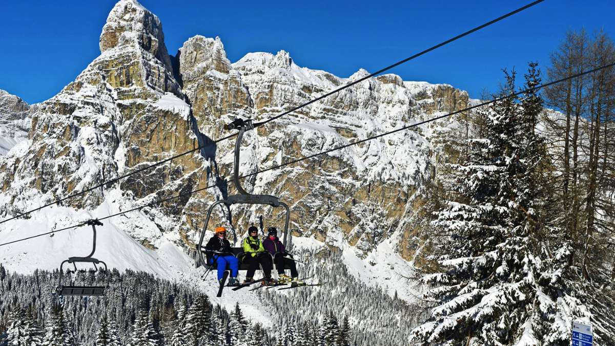  Skifahrer müssen nicht mehr nur die Corona-Regeln beachten. Italien verlangt jetzt auch den Nachweis einer Haftpflichtversicherung. Und es gibt noch mehr neue Vorschriften. 