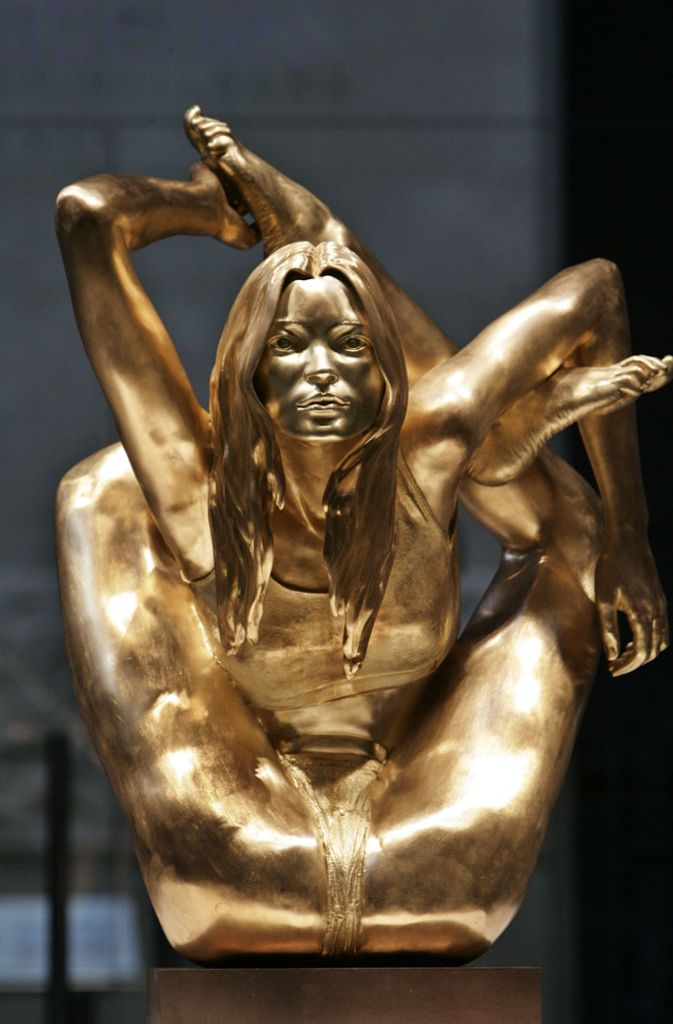 Kate Moss in Gold: 2008 schafft der Künstler Marc Quinn eine Statue, die das Supermodel darstellt.