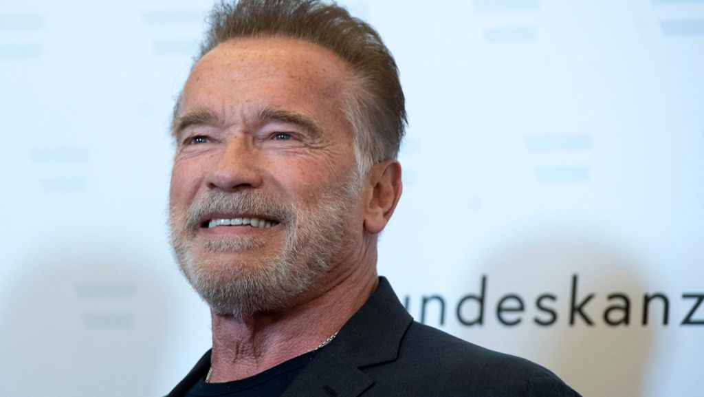  Veranstaltungen werden abgesagt, Schulen geschlossen und die Menschen sollen zuhause zu bleiben. Kultfigur Arnold Schwarzenegger wirbt im Netz auf seine eigene Art für diese Maßnahmen im Kampf gegen das Coronavirus. 