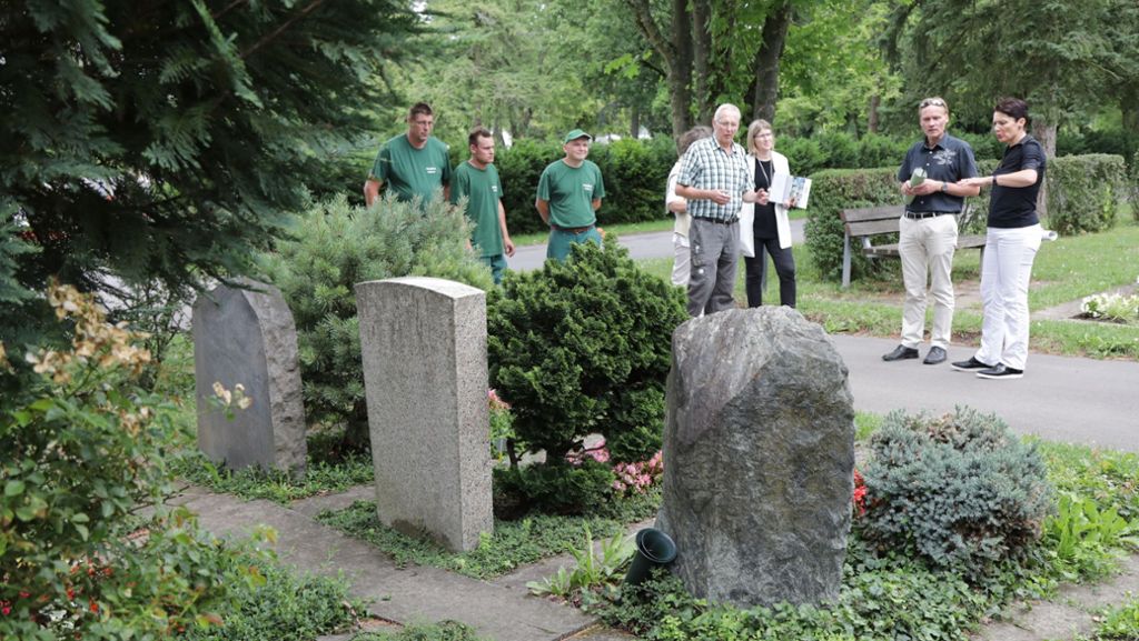 Friedhof in Fellbach: Trittsteine an  Gräbern als heikle Stolperfallen
