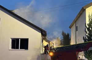 Heiße Asche verursacht Brand in Mehrfamilienhaus