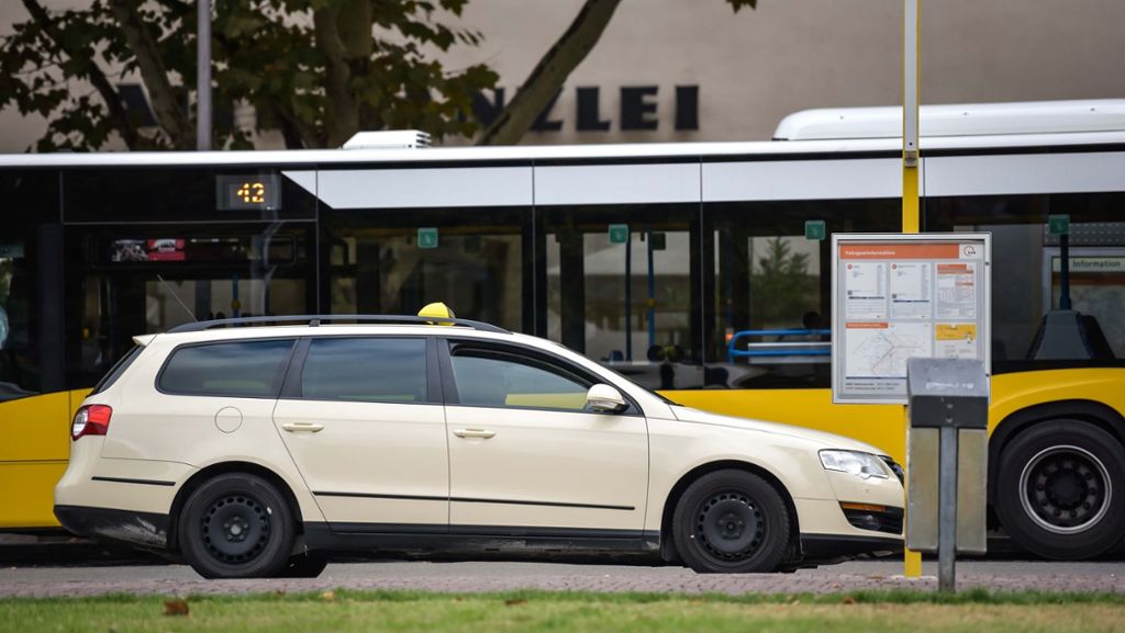 Kommentar zu neuen Mobilitätsformen: Schwierige Zeiten für die Taxibranche