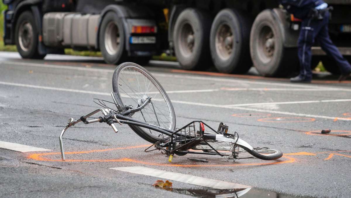 Unfall in Nürtingen: Lkw kollidiert mit Fahrradfahrer