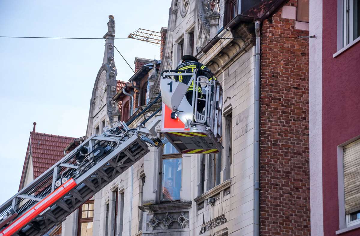 Zwei Personen mussten aus dem Gebäude in der Landhausstraße gerettet werden.
