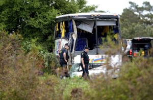 Bus stürzt in Graben – mehrere Verletzte