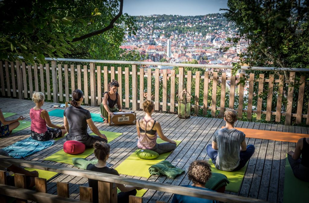Yoga an einem der schönsten Orte in Stuttgart bei Muna an der Hasenbergsteige