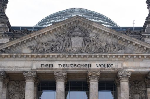 Reichstagsgebäude in Berlin: Die laufende Legislaturperiode endet erst, wenn der neue Bundestag zu seiner ersten Sitzung zusammenkommt. Foto: dpa/Paul Zinken