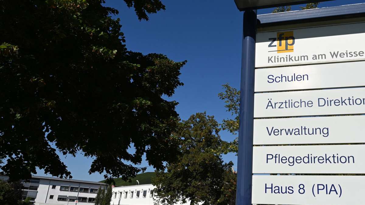  Ein 40-Jähriger flieht am Samstagabend aus der offenen Station des Klinikums Weissenhof in Weinsberg. Die Polizei warnt vor dem Flüchtigen und sucht Zeugen. Sie bittet darum, keine Anhalter mitzunehmen. 
