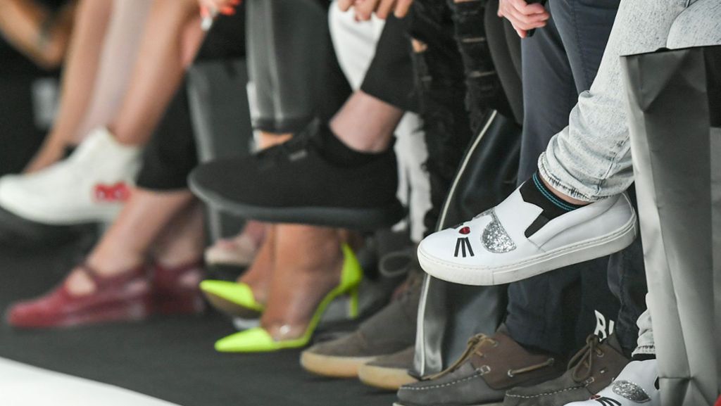  Der Designer Michael Michalsky orakelte auf der Berliner Fashion Week über einen Bundeskanzler in Sneakers. Es wäre nicht der erste Spitzenpolitiker, der zur Vereidigung in Turnschuhen erscheint. 
