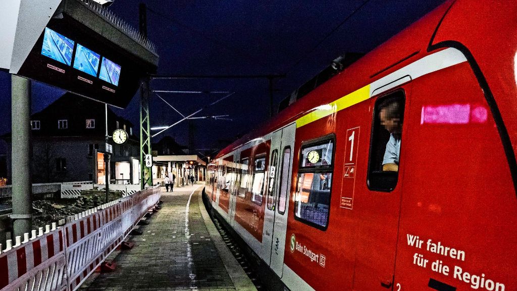  Wieder einmal haben die S-21-Bauarbeiten Konsequenzen für S-Bahnfahrgäste in Feuerbach– betroffen sind auch viele Boschler. Weil die Deutsche Bahn dort die neuen Gleise in Richtung Hauptbahnhof ans bestehende Netz anschließt, halten am Bahnhof vier Tage lang keine S-Bahnen. 