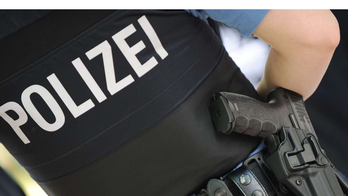 Schlossplatz in Stuttgart: Mann versucht Polizeiwaffe aus Holster zu ziehen