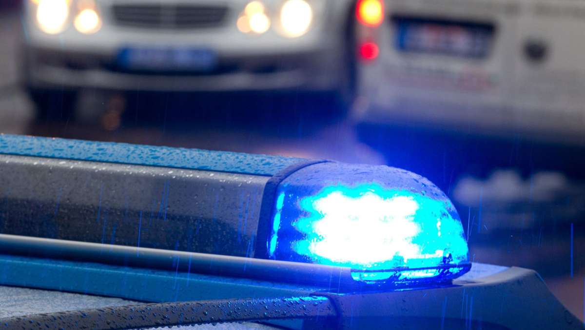 Kurioses aus Ludwigsburg: Betrunkener Unfallfahrer will Polizisten foppen
