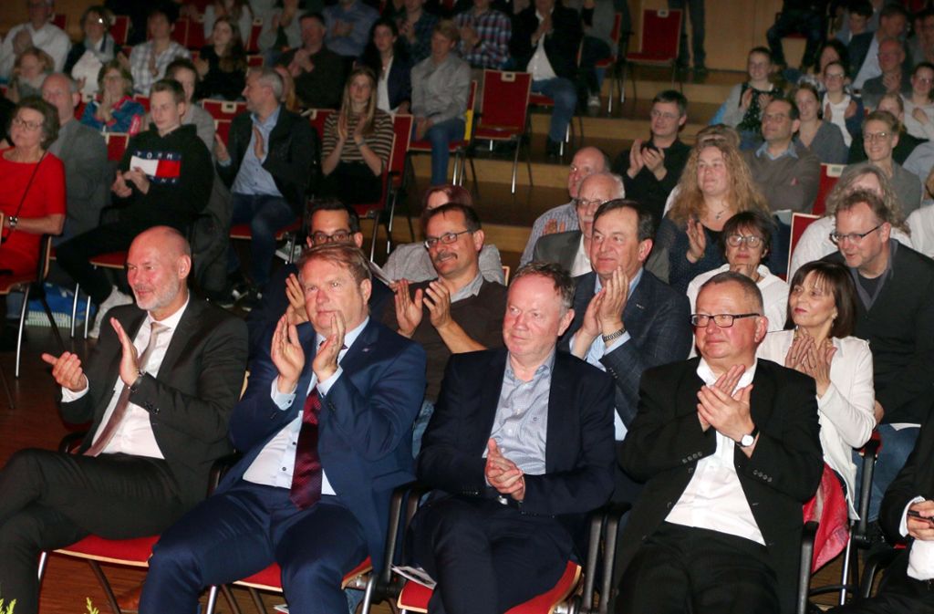 Im Publikum: Oberbürgermeister Martin Kaufmann, der Erste Bürgermeister Ulrich Vonderheid, Baubürgermeister Klaus Brenner und LKZ-Redaktionsleiter Thomas Slotwinski (von links).