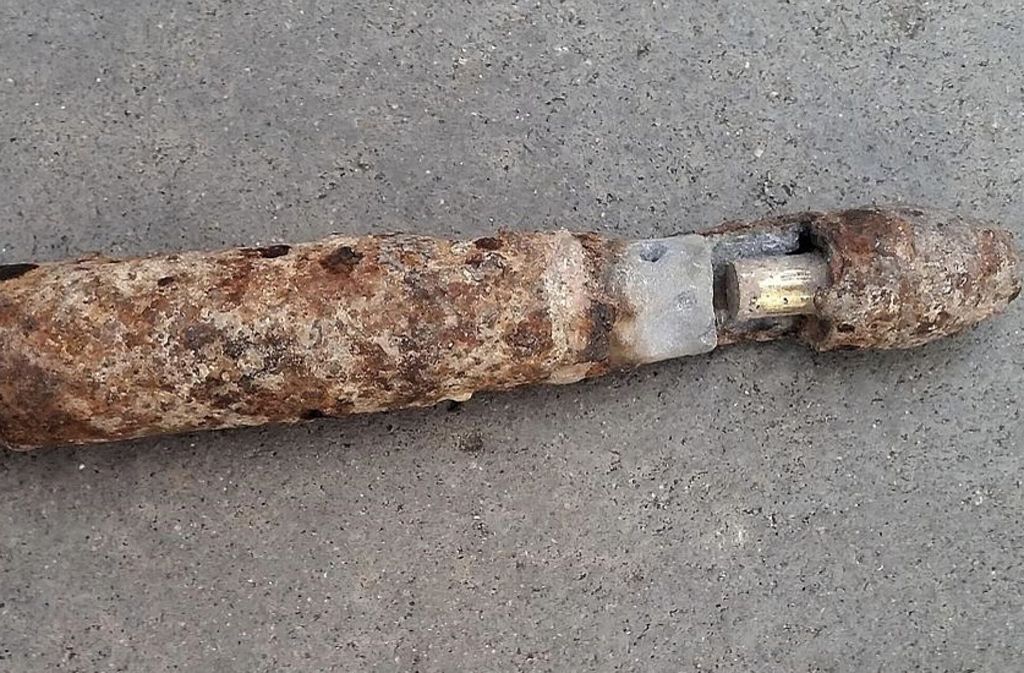 Ein Junge hat in Gingen (Kreis Göppingen) eine 15 Zentimeter lange Granate gefunden und mit nach Hause genommen. Foto: Polizeipräsidium Ulm