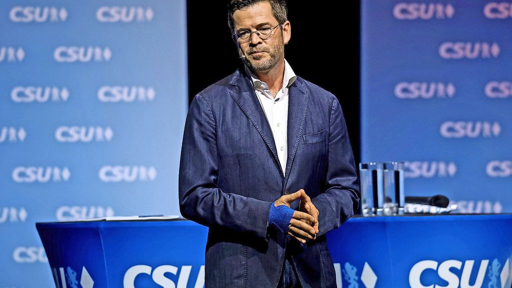 Ex-Minister in Bayern: Tosender Applaus für Guttenberg