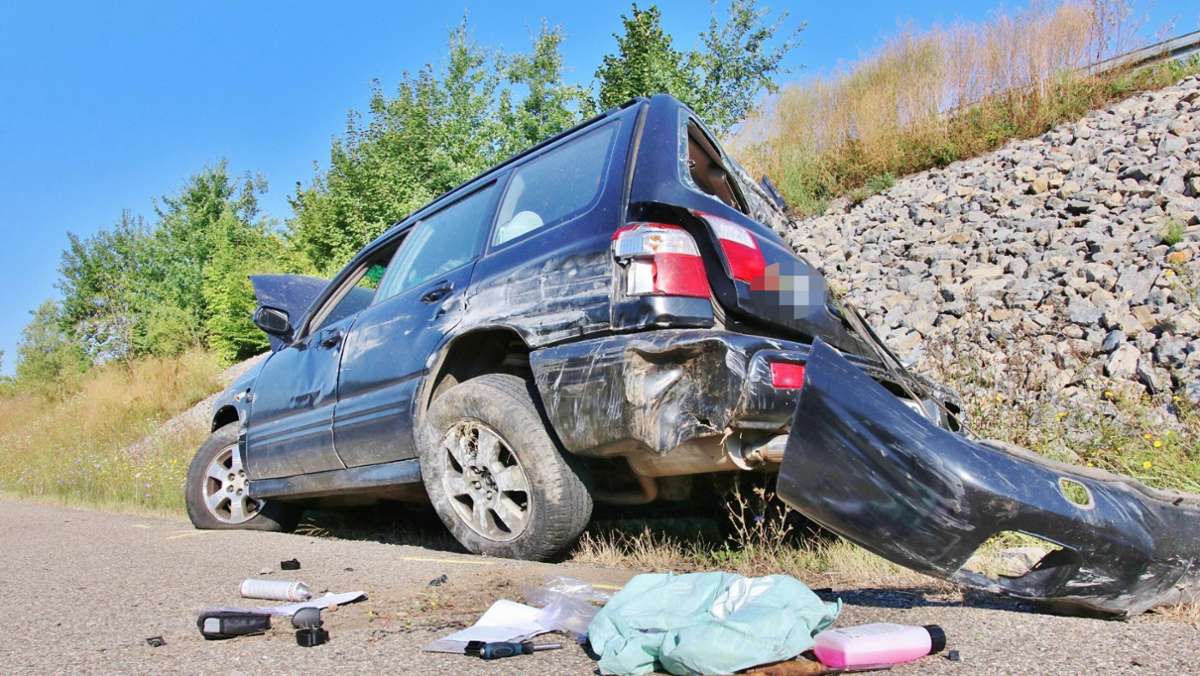 Unfall bei Leutenbach: Auto überschlägt sich: B 14 gesperrt