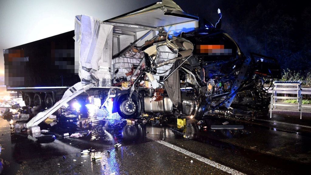 Unfall bei St. Leon-Rot: A6 nach Unfall mit Gefahrgut-Lkw gesperrt
