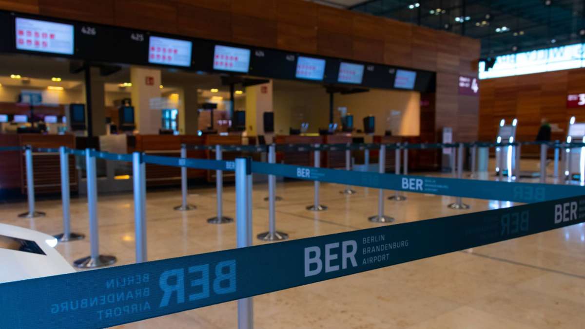 Feueralarm am BER: Teile des Terminals am Berliner Flughafen geräumt