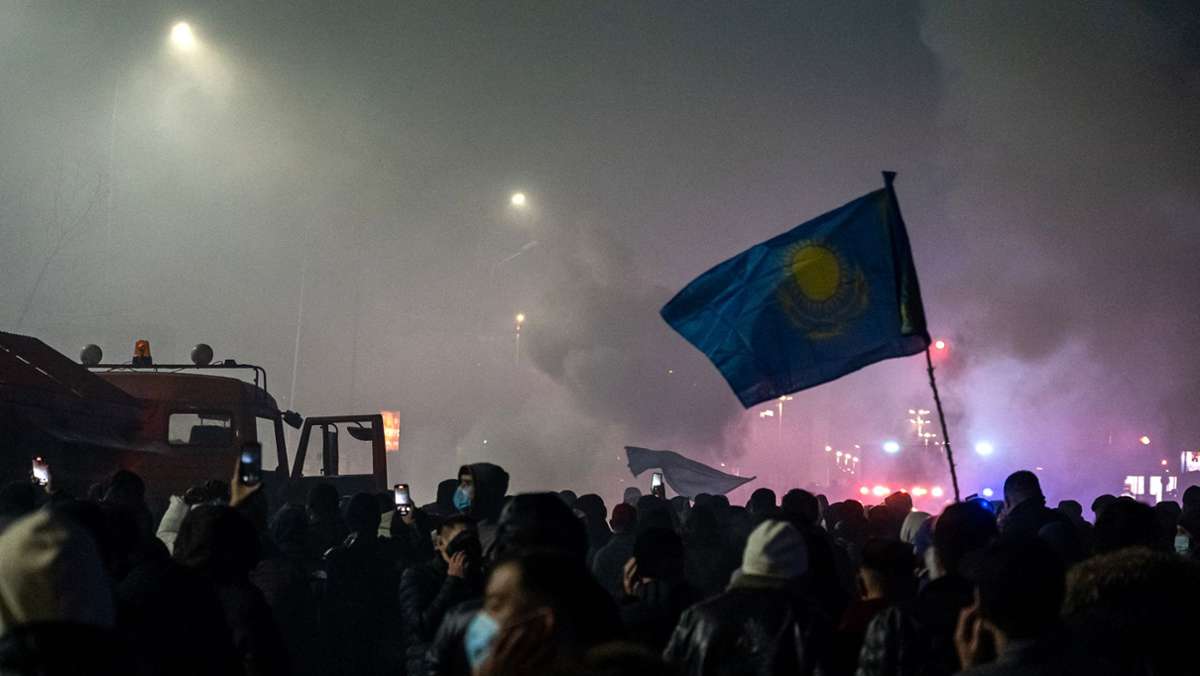  Die Verwaltung der kasachischen Stadt Almaty ist durch Demonstranten gestürmt worden. Hohe Energiepreise und eine Regierungskrise sind Hintergründe der Proteste. 