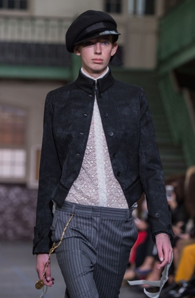 Auch das ein Outfit aus der Herbst-/Winterkollektion von John Galliano.