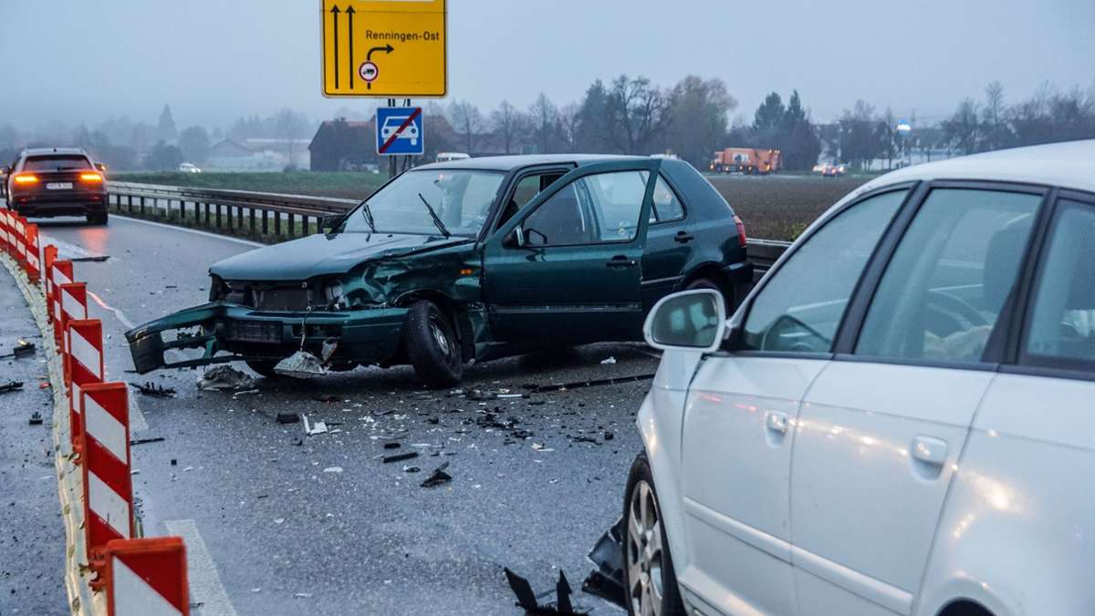 B295 bei Renningen: Straßenglätte führt zu zwei Unfällen – B295 kurzzeitig gesperrt