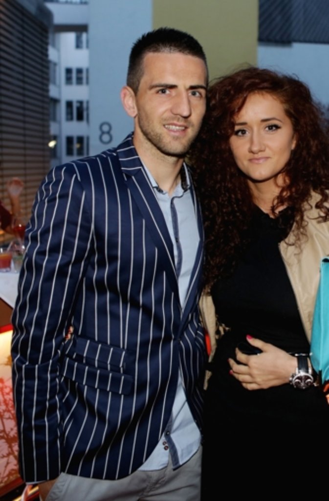Zerina Ibisevic mit ihrem Mann, VfB-Torjäger Vedad Ibisevic, beim Saisonabschluss im Mai 2012.
